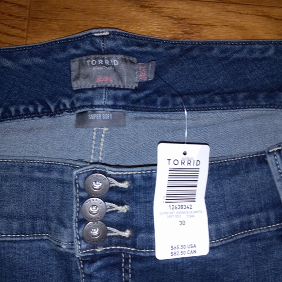 Torrid NWT size 30XT... - Picture 4 of 6